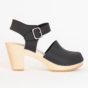 Bryr block heel clogs
